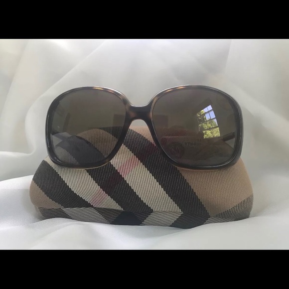 Vintage Never Worn Burberry Women’s Sunglasses - Picture 4 of 8